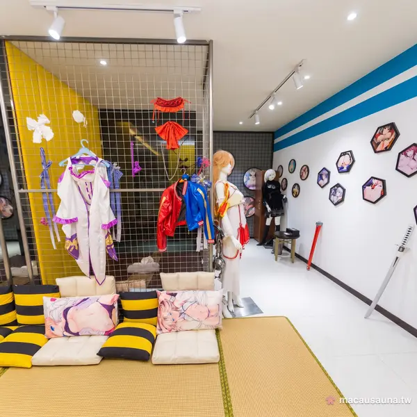 尊貴スパの衣装を並べたコスプレ用の一室