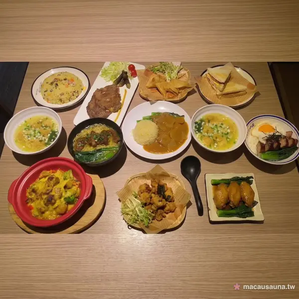 壱号サウナの無料で提供される料理を並べた卓